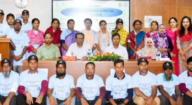 খুবিতে পরিবেশবান্ধব পদ্ধতিতে বালাই ও রোগজীবাণু দমনে কৃষক প্রশিক্ষণ